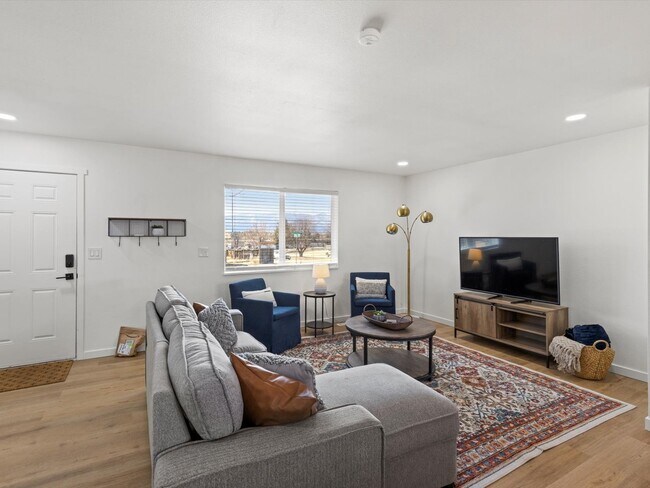 Building Photo - 4899 Sonata Dr