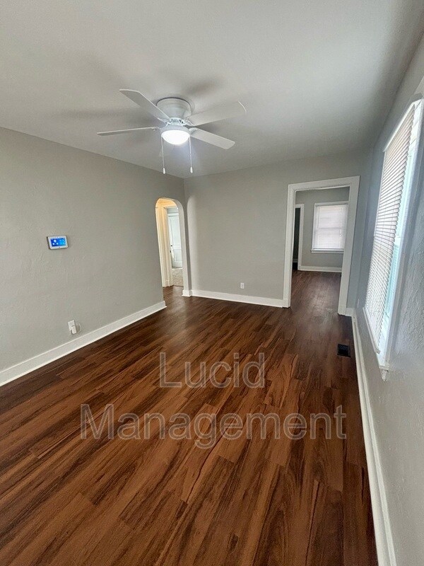 Building Photo - 1547 Longfield Ave