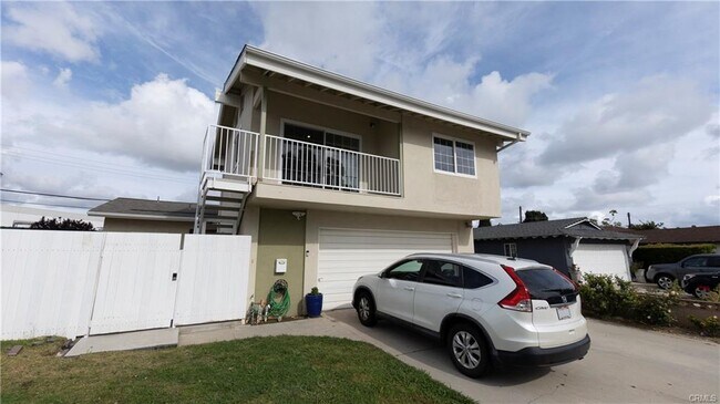 Balcony and entrance - 24220 Censor Ave