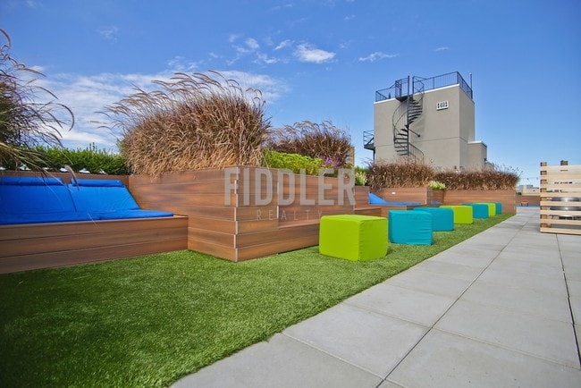 Building Photo - 395 Leonard St