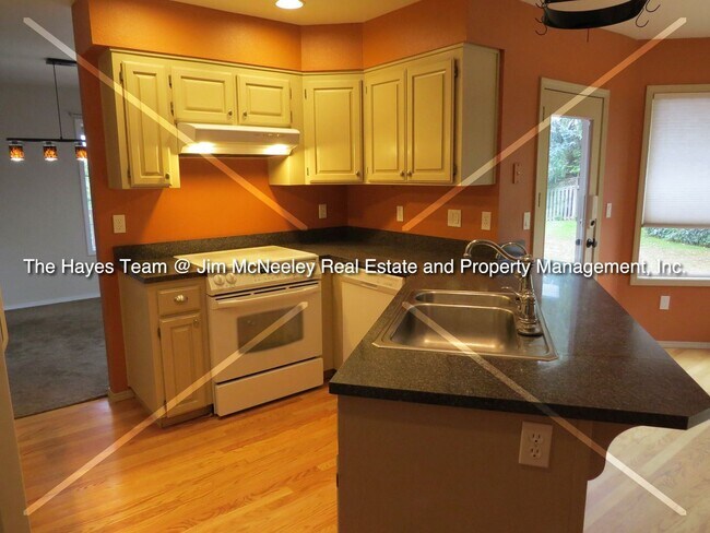 Building Photo - 4 br, 2.5 bath House - 15410 SW Gull Ct.