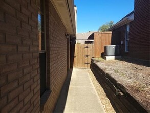 Building Photo - 1808 Evergreen Ct