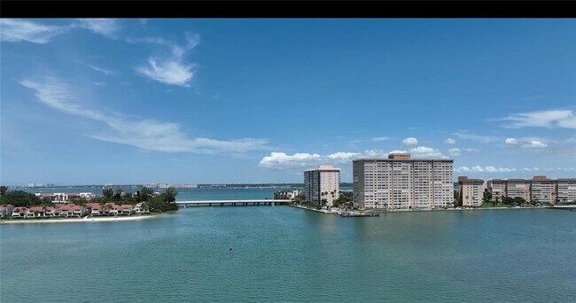 Foto del edificio - 5220 Brittany Dr S