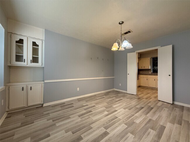 Foto del edificio - 422 Gamewood Dr