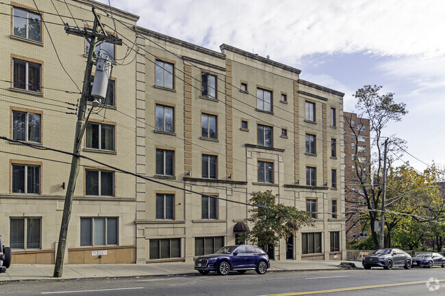 Building Photo - 3188 Riverdale Ave