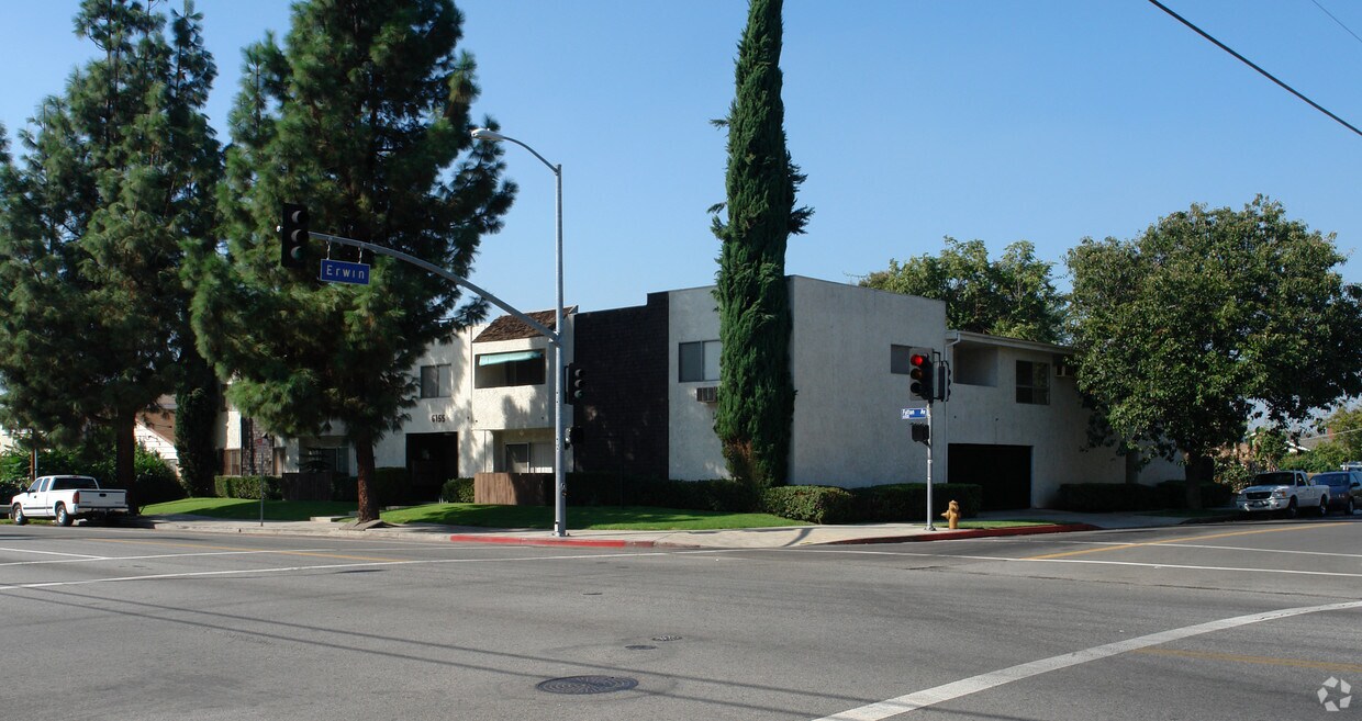 Primary Photo - 6155 Fulton Ave