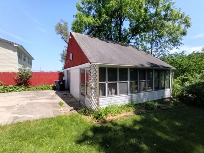 Building Photo - 31437-39 Alcona