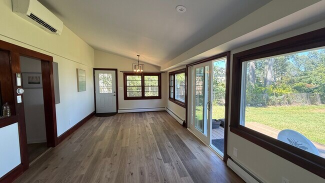 Foto del edificio - 5549 Harford St