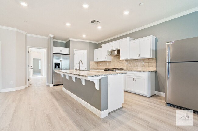 Building Photo - Beautiful Next Gen home!