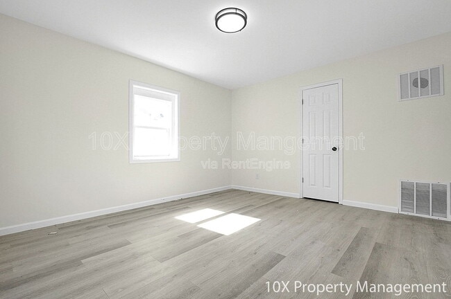Building Photo - 683 S Wheatland Ave