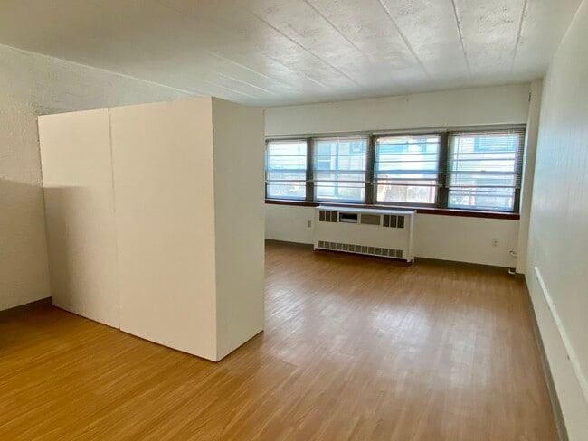 Interior Photo - Campus Square Apartments