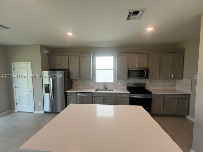 Foto del edificio - 12222 SW Myrtle Oak Dr