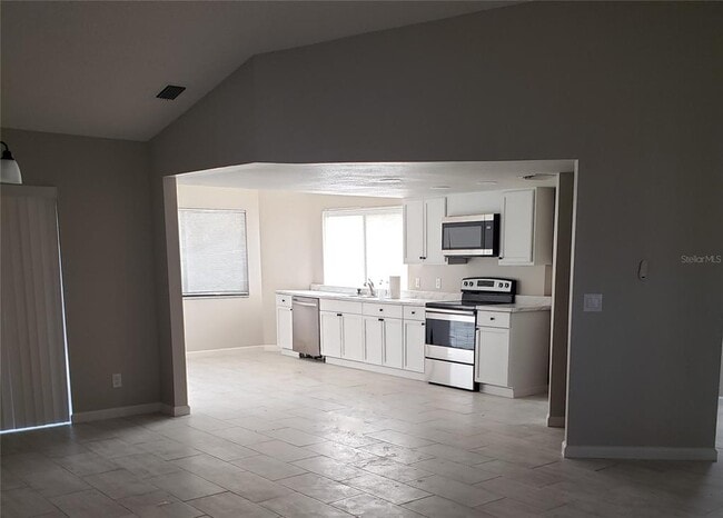 Building Photo - 13131 Lawrence St