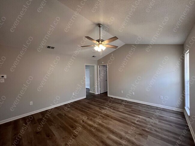 Foto del edificio - 9165 Kirkwood Ln