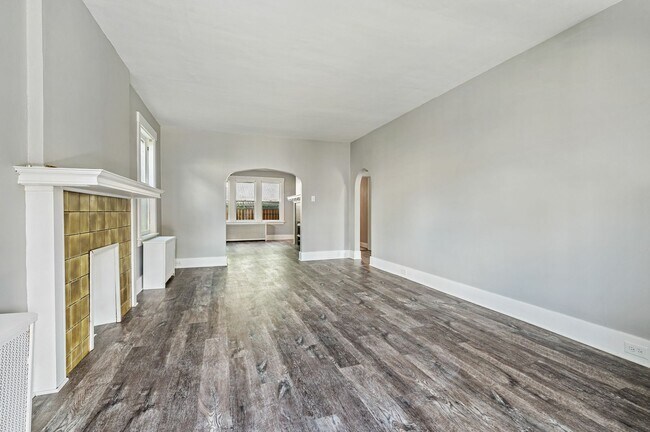 Building Photo - 1156 Davis Avenue