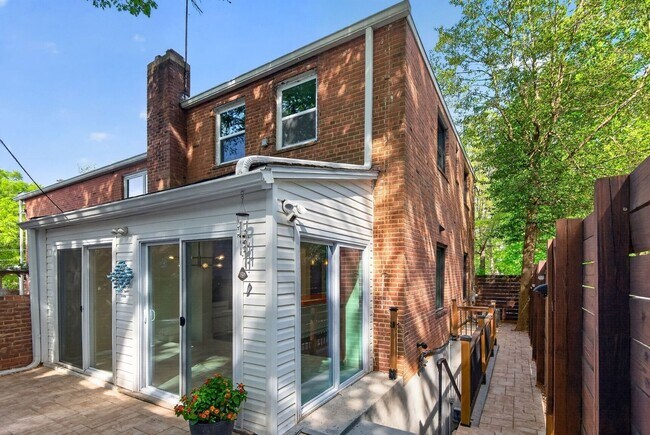 Foto del edificio - 4416 Reno Rd NW