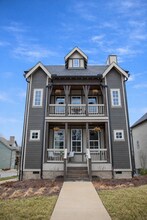 Building Photo - 2818 Eastland Ave