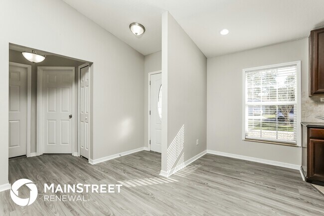 Building Photo - 9888 Balmoral Cir
