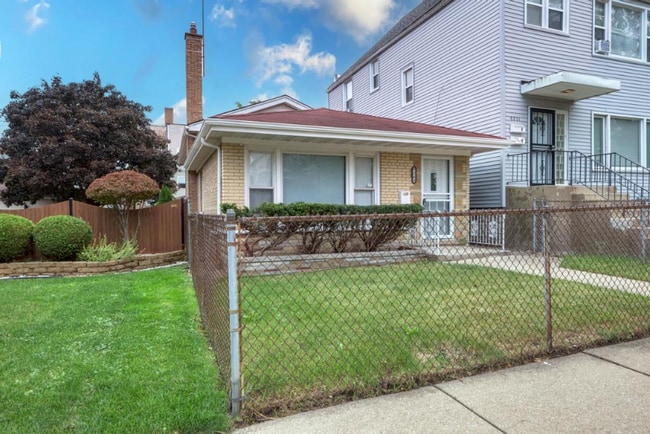 Building Photo - 9209 S Clyde Ave