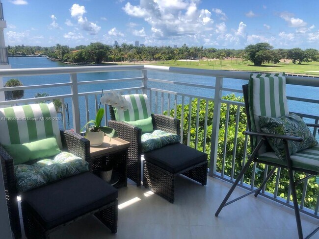 Foto del edificio - 9250 W Bay Harbor Dr