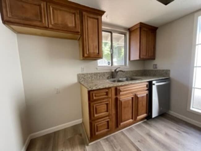 Foto del edificio - Great 3 Bed 2 Bath Duplex