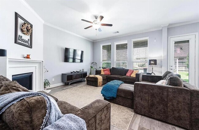 Foto del edificio - 2316 Sterling Hollow Ln