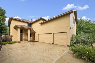 Building Photo - 3040 Bayshore Dr