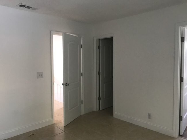 Building Photo - 17501 SW 140th Ct