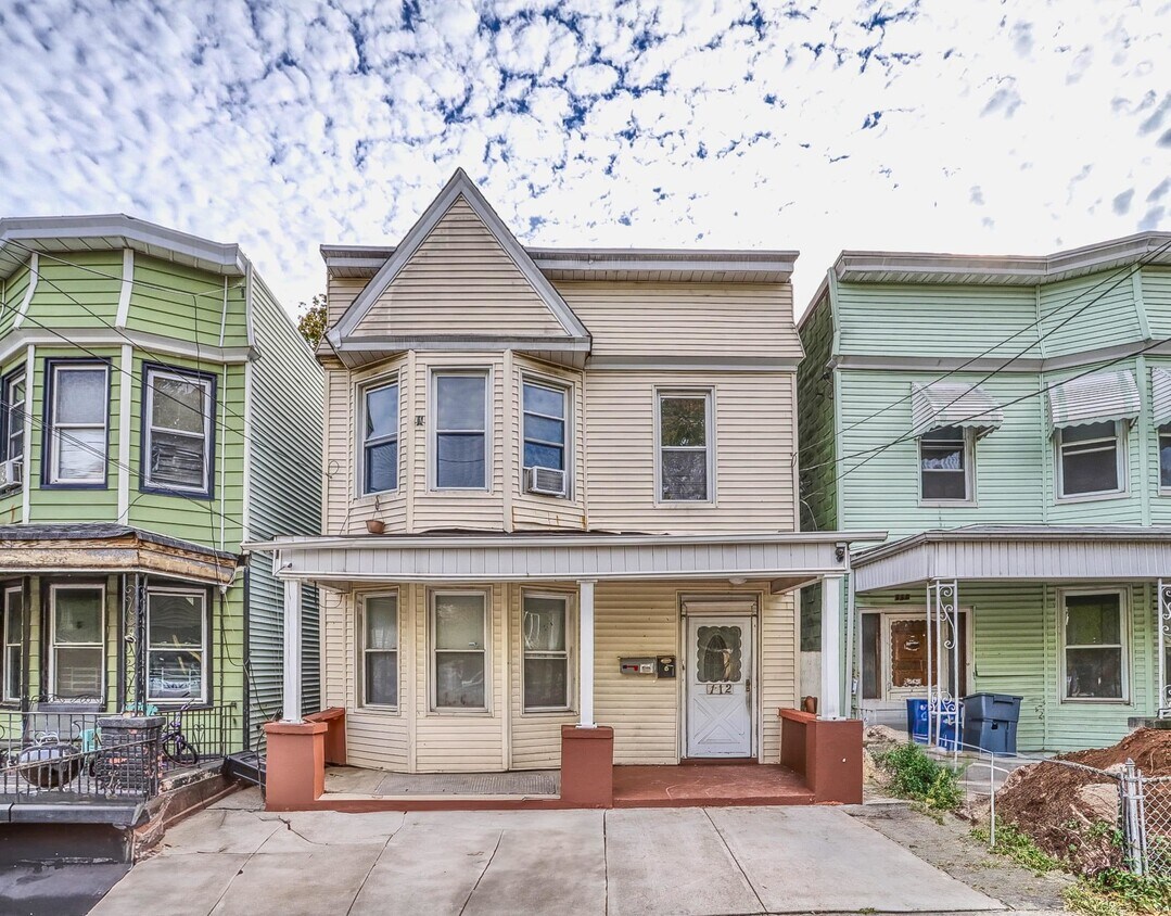 Foto principal - 112 Randolph Ave