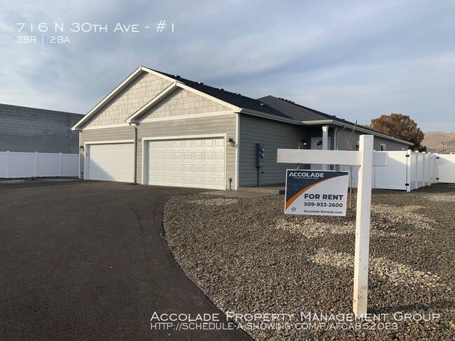 Building Photo - Brand New Duplex