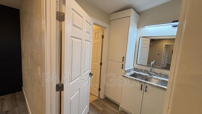 Building Photo - 360 N 300 W