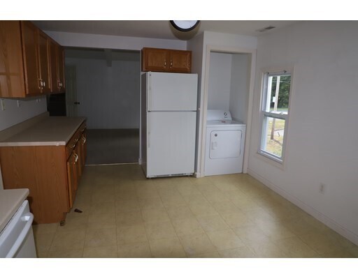 Building Photo - 344 Somers Rd