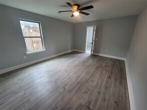 Building Photo - 4859 Bellnole Dr