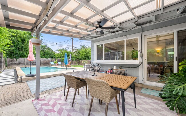 Foto del edificio - Fully Furnished South Austin Gem with Pool & Outdoors Entertainment