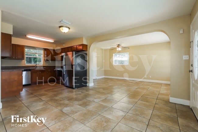 Building Photo - 2107 W Herman St