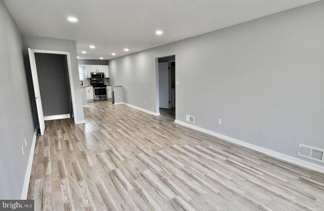 Building Photo - 104 Sandstone Ct