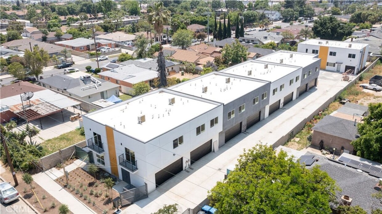Foto del edificio - Bradley Luxury Living