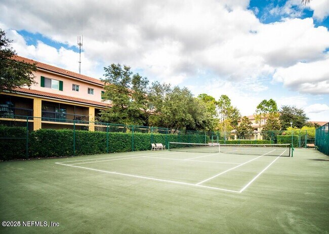Foto del edificio - 9745 Touchton Rd