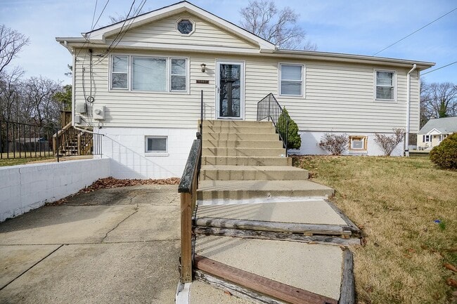 Building Photo - 8007 Prince Georges Dr