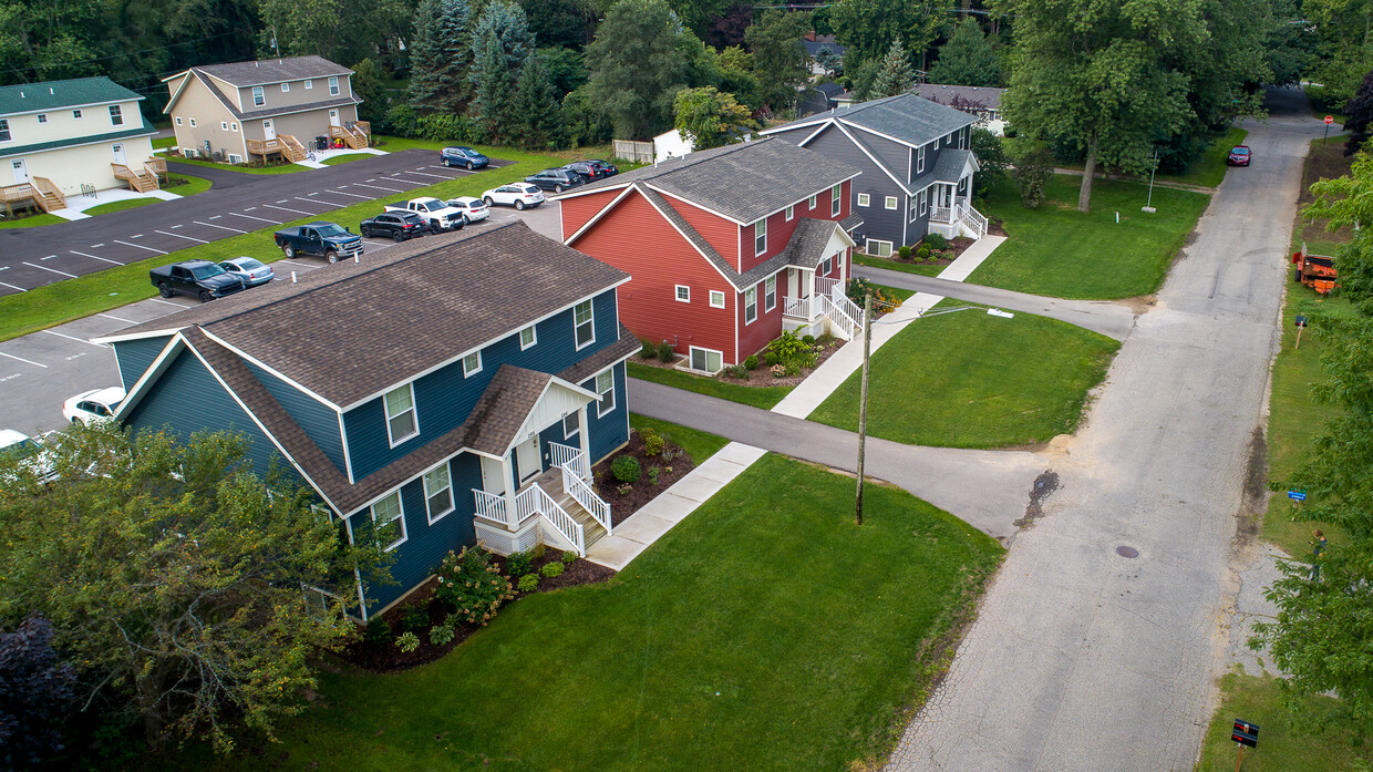 Hilltop Cottages - 292 E 18th St