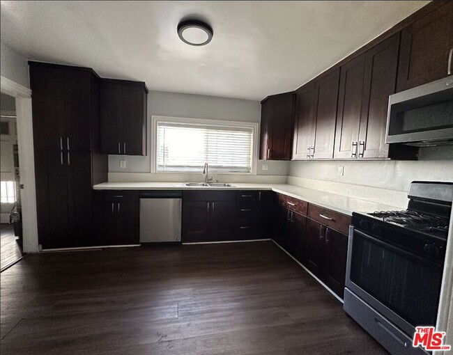 Foto del edificio - 1162 N St Andrews Pl