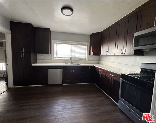 Foto del edificio - 1162 N St Andrews Pl