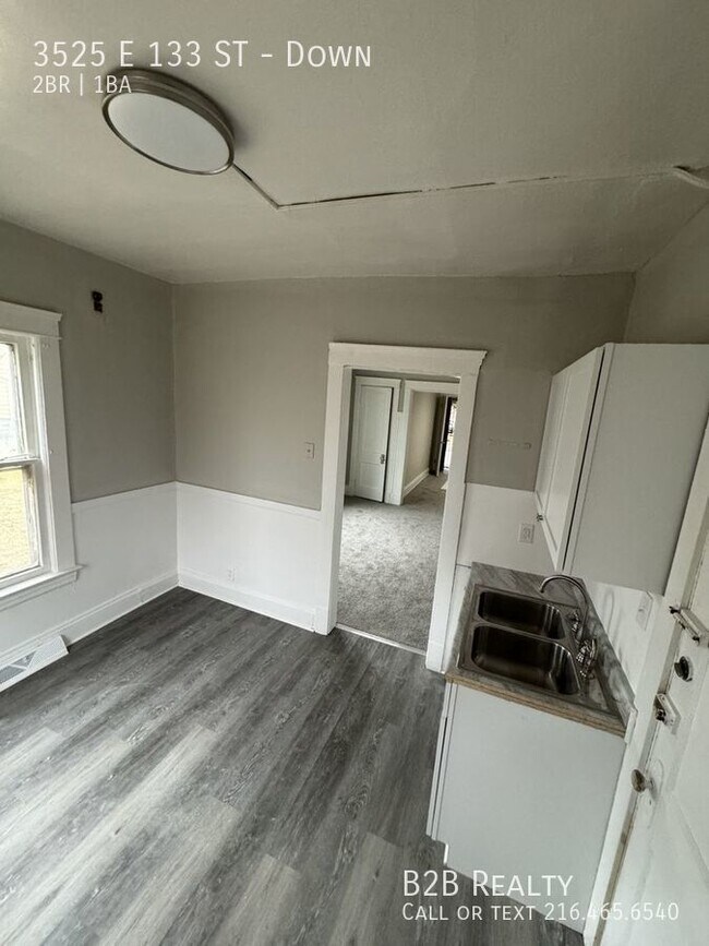 Building Photo - "Perfect Pairing: Discover Comfort and Sty...