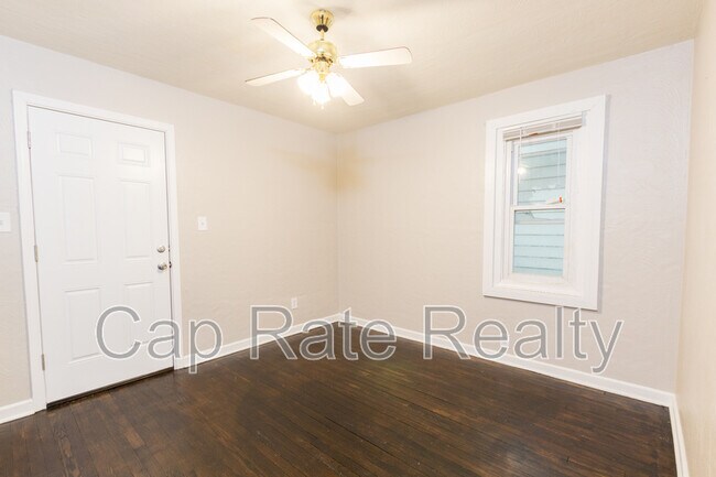 Foto del edificio - 324 S Powell Ave