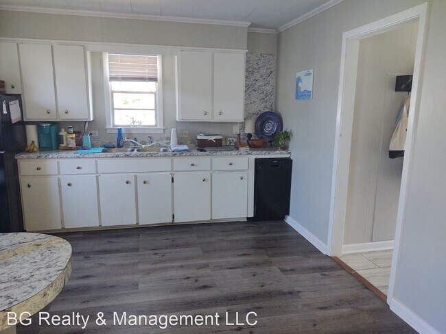 Building Photo - 1 br, 1 bath House - 135 B Roma Drive