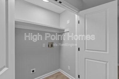 Foto del edificio - 400 Gallery Ln