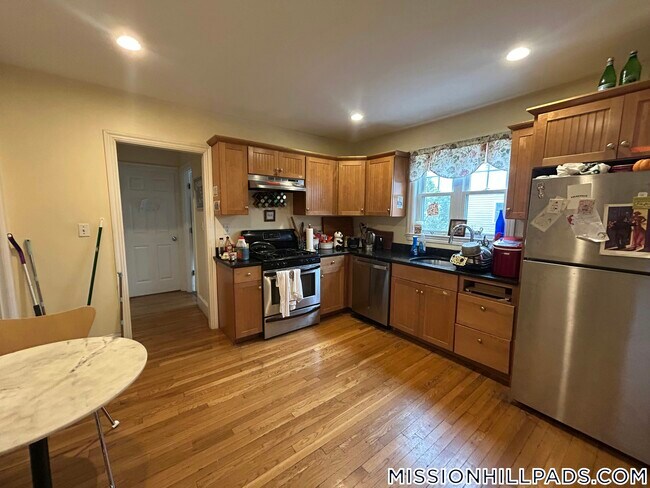 Foto del edificio - 100 Hillside St