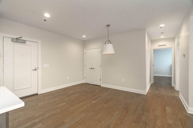 Foto del edificio - 525 W Lafayette Blvd