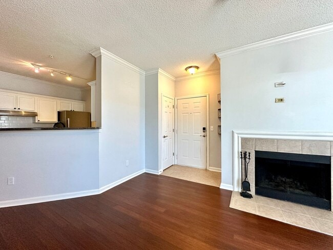 Building Photo - 2 Bedroom, 1 Bath Condo in The Concord West of the Ashley!