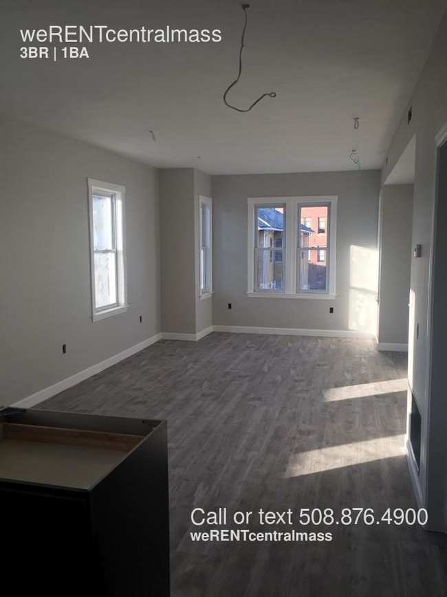 Building Photo - 114 Endicott St